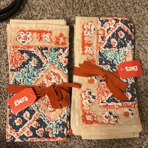 TAG Cloth napkins 2 packs of 4 = 8